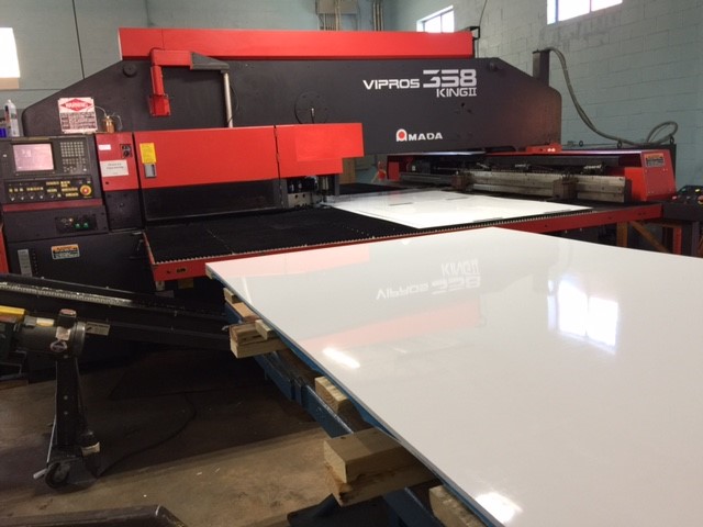 Sheet metal cutting machine for stamping production